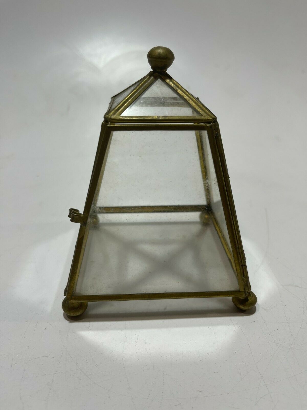 Vtg Brass & Glass Display Curio Vertical Pyramid Shadow Box - 5" X 4.25" X 4.25"